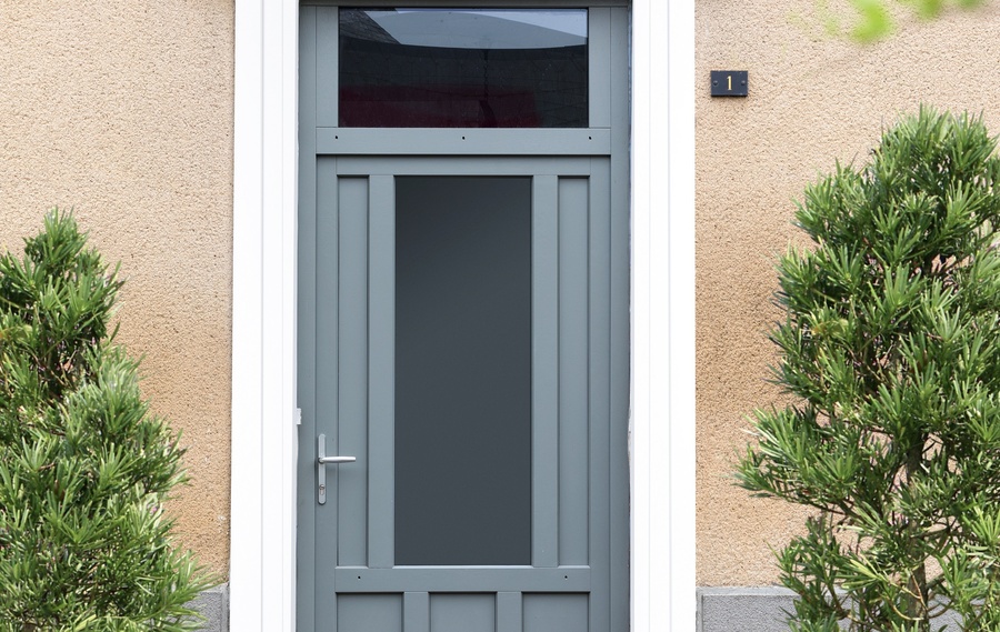 Notre gamme de porte d'entrée en BOIS CLASSIQUE et CREATIVE CONTEMPORAINE à BOLLENE