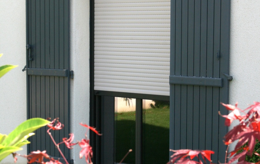 Volets battants roulants et occultants à Bollène