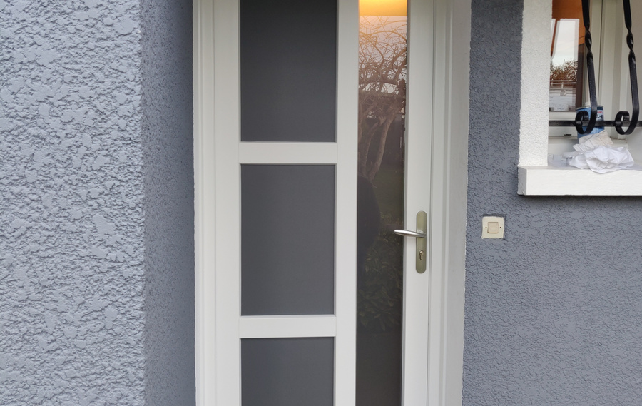 Notre gamme de portes d'entrée en PVC CLASSIQUE et PVC CONTEMPORAINE à Bollène