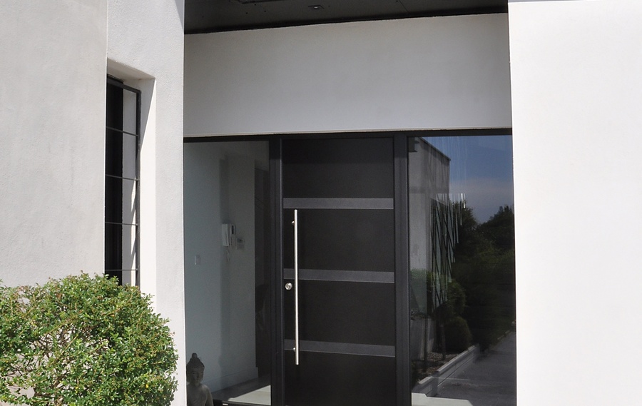 Notre gamme de portes d'entrée en ALU CLASSIQUE et CONTEMPORAINE à Bollène
